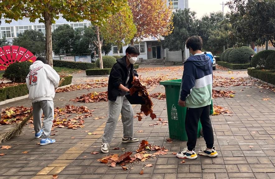 打扫卫生照片学生图片